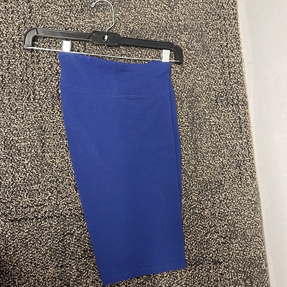 Tommy Hilfiger tight shorts 🩳 - Picture 3 of 3